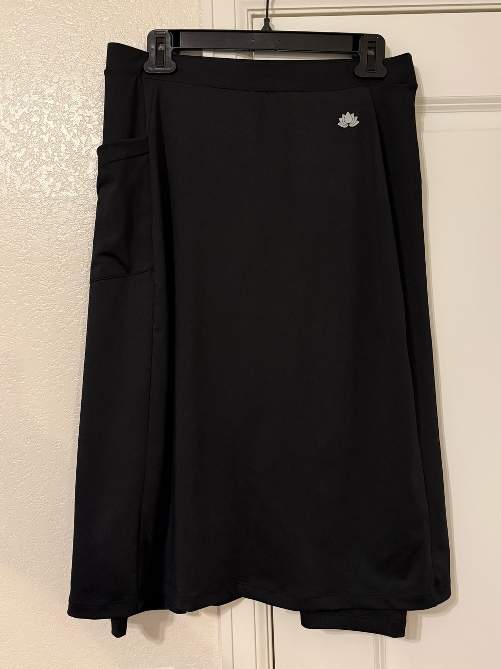 Snoga Black Midi Skirt with Side Pocket